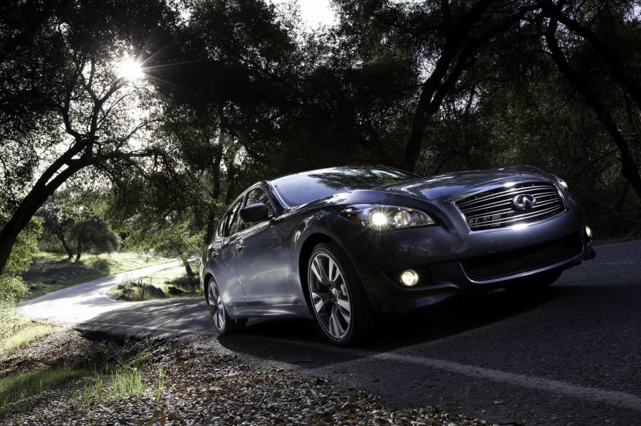  Infiniti M56 S 2010 года  (фото 22 из 34)